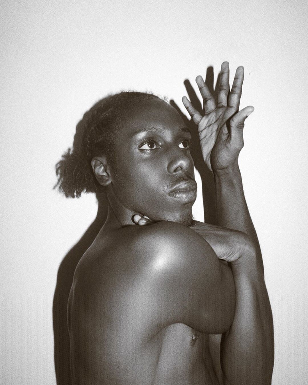 Ronaldo Rocha: um bailarino na posi&ccedil;&atilde;o 'vogue'