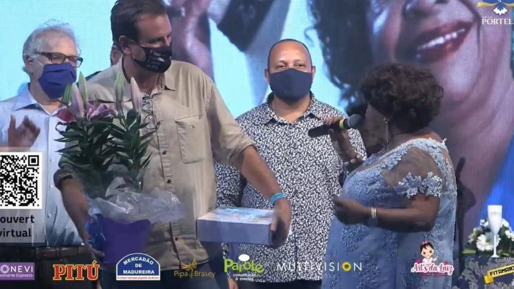 ‘Amo Tia Surica. Muito melhor estar com ela que com o Crivella’, diz Paes