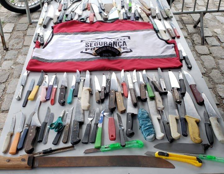Operação apreende 122 facas no Centro depois da morte de Cadu Barcellos