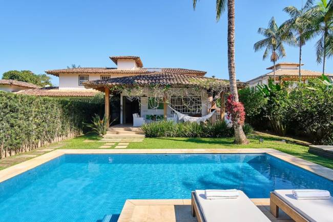casa em paraty cunha Casa no Caborê: hospedagem segura entre Paraty e Cunha, perto do mar e da montanha