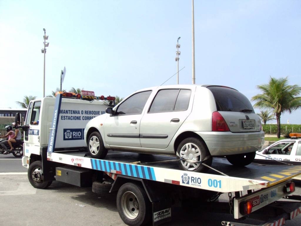 Agora é lei: carros rebocados não pagam mais diárias em fins de semana