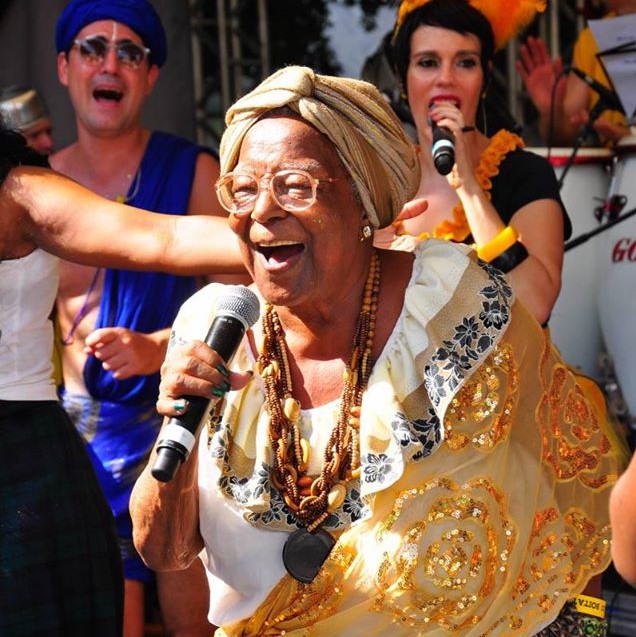 Boitata – Tia Maria do Jongo O Baile Multicultural do Cordão do Boitatá é reconhecido como um grande epicentro musical no centro do Rio, e já contou com a participação de importantes artistas da cultura carioca, como Tia Maria do Jongo.