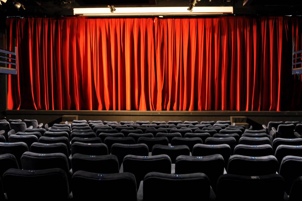 Teatro Leblon dará lugar a igreja frequentada por família Bolsonaro
