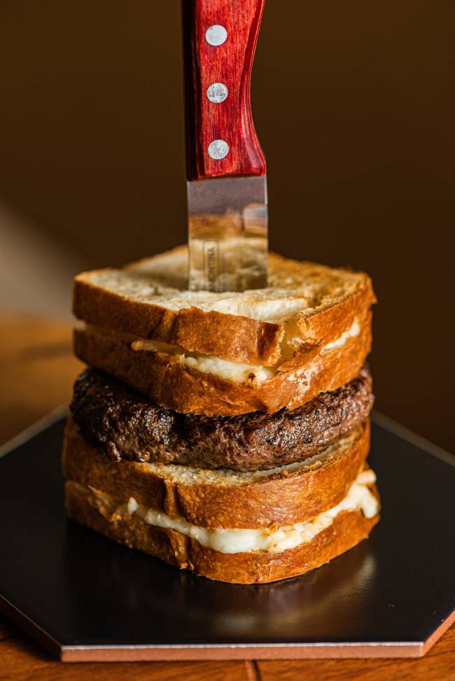 burguer de queijo-quente trufado