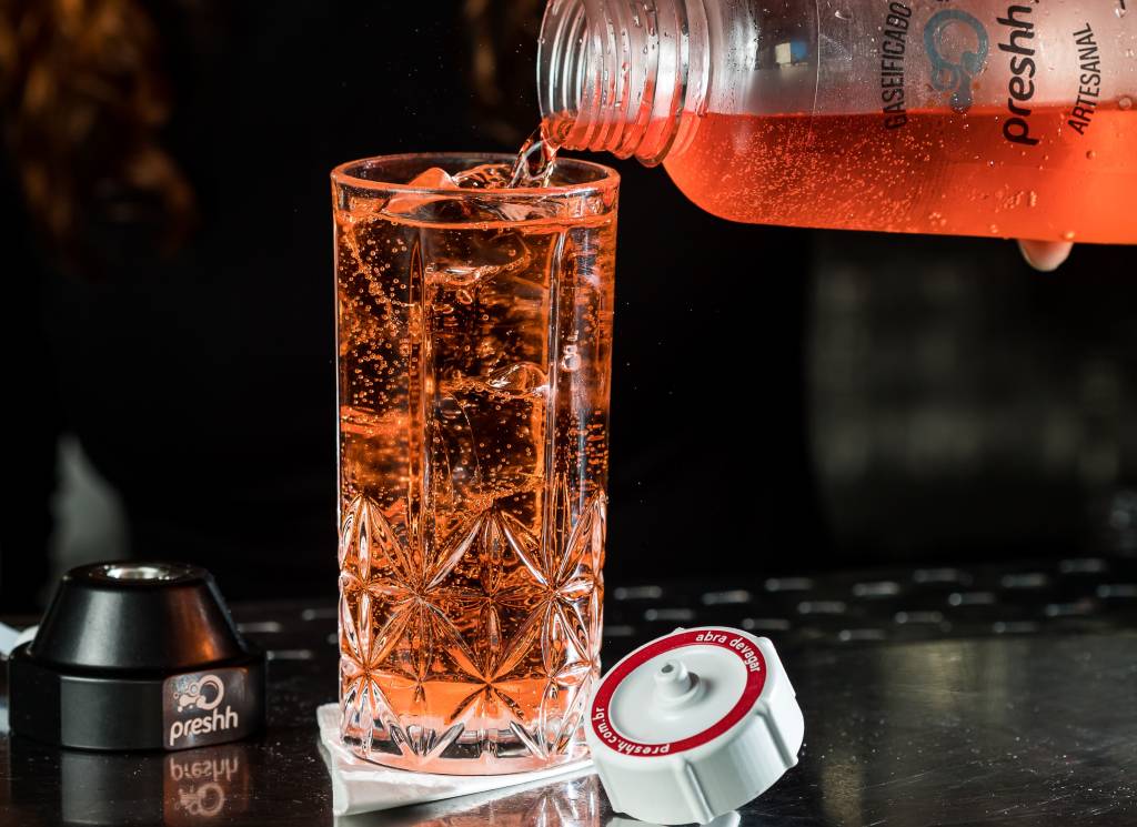 Garoa Bar Lounge promove noites de drinques gaseificados às quintas