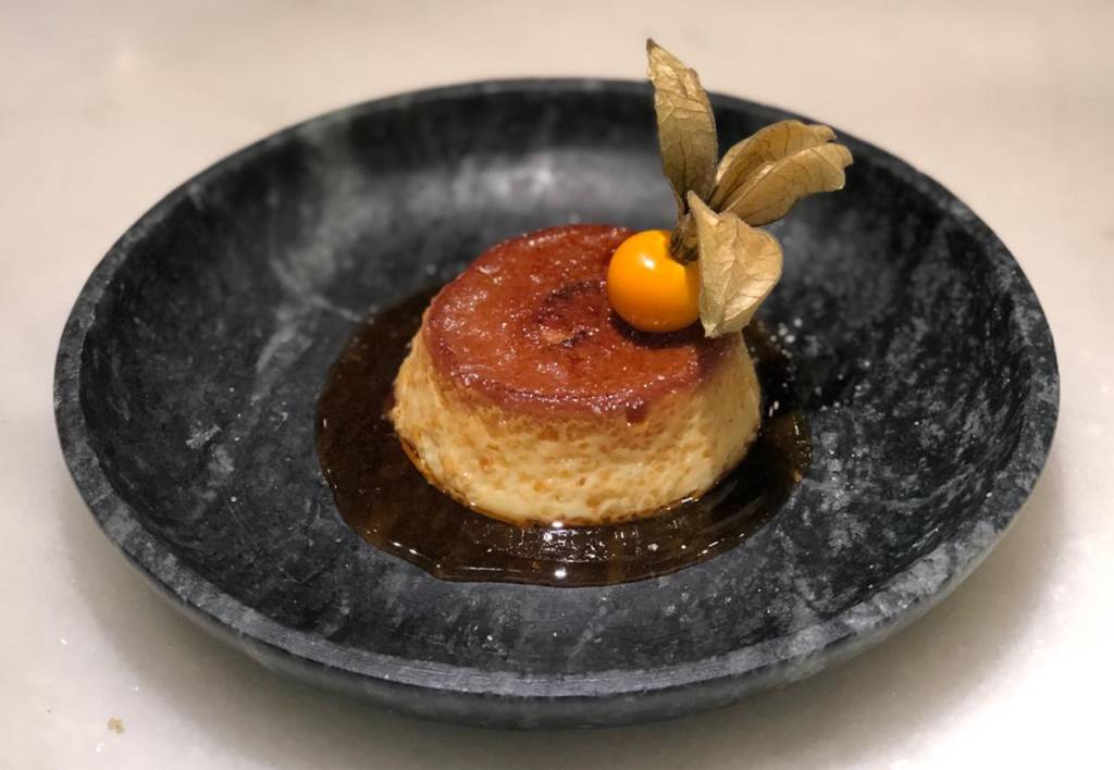 Pudim brulee com cumaru pudim de leite com cumaru