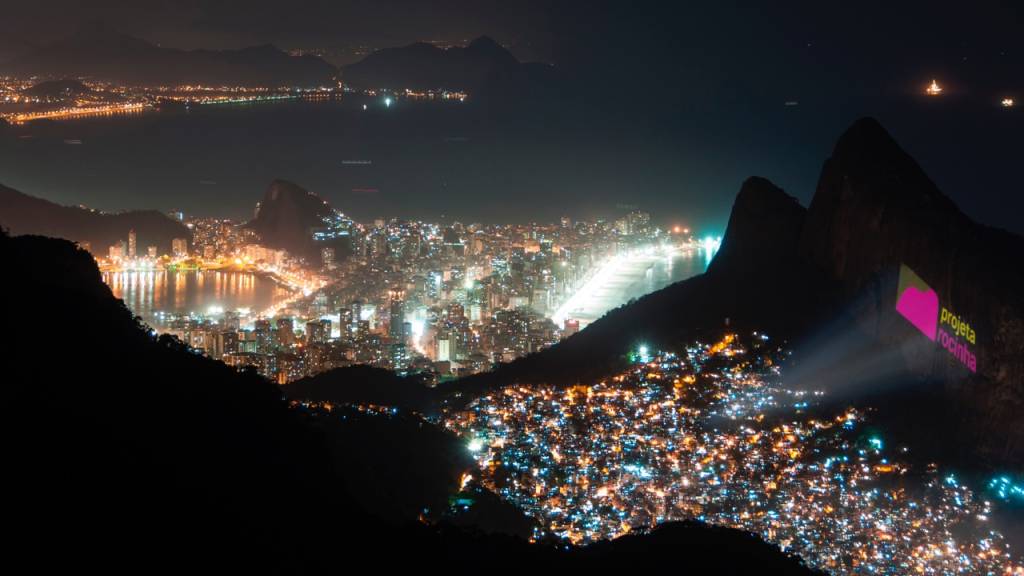 Morro Dois Irmãos vai se transformar em gigantesca tela de cinema