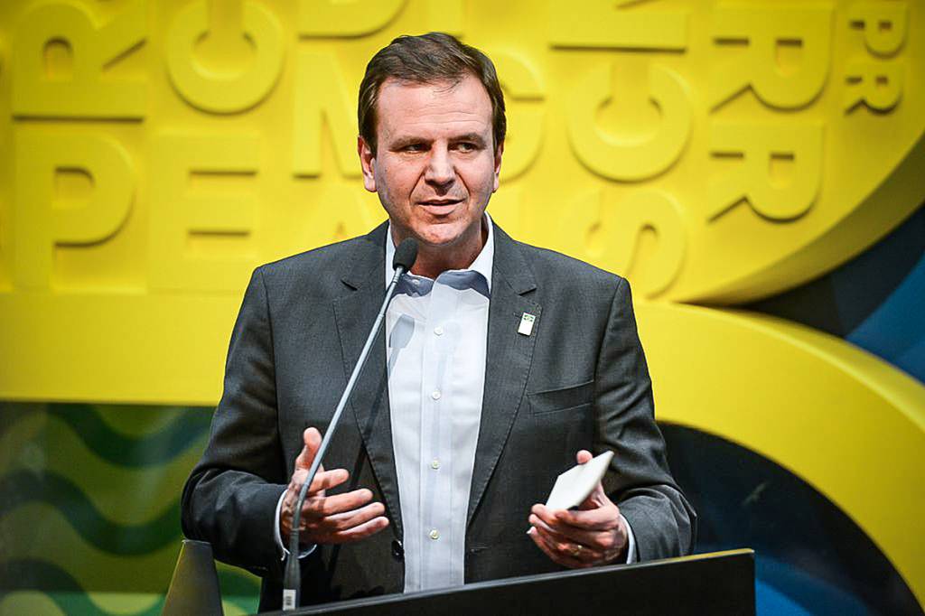 Eduardo Paes pede que blocos informais ‘segurem a onda’ no Carnaval