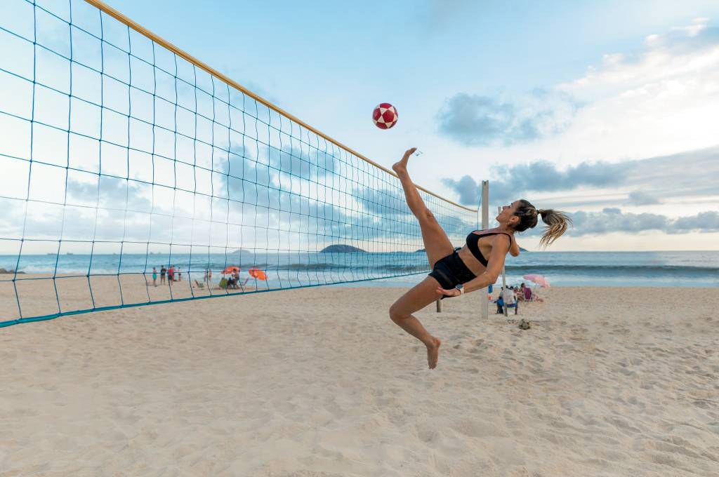 Coronavírus: esportes coletivos estão liberados nas praias do Rio