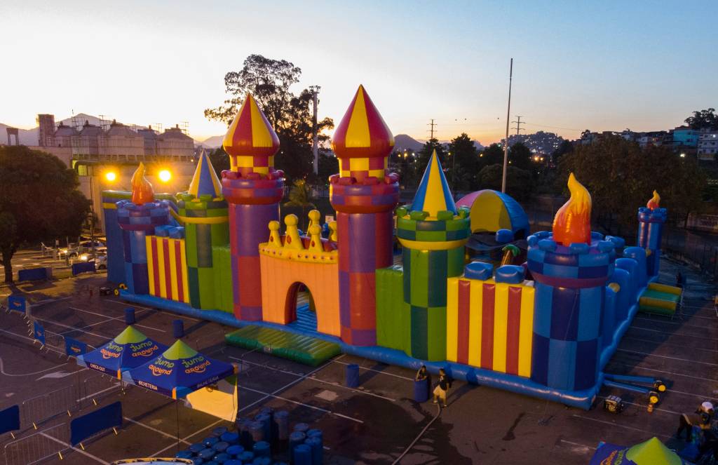 Vamos pular: parque inflável gigante chega à Barra da Tijuca