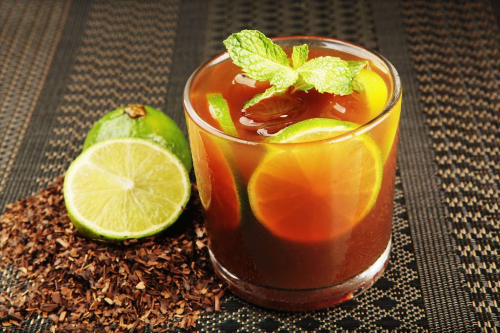 Academia da Cachaca – Drinque com Mate (Berg Silva) Academia da Cachaça: drinque com mate
