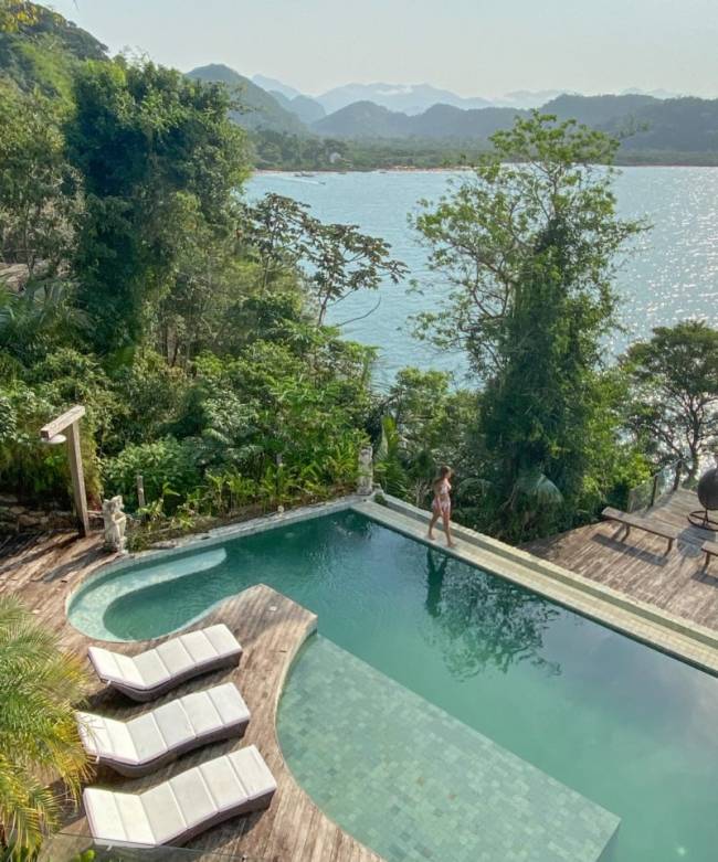 IMG_1705-2-800×962 A piscina da casa, com essa vista hipnotizante de Paraty Mirim