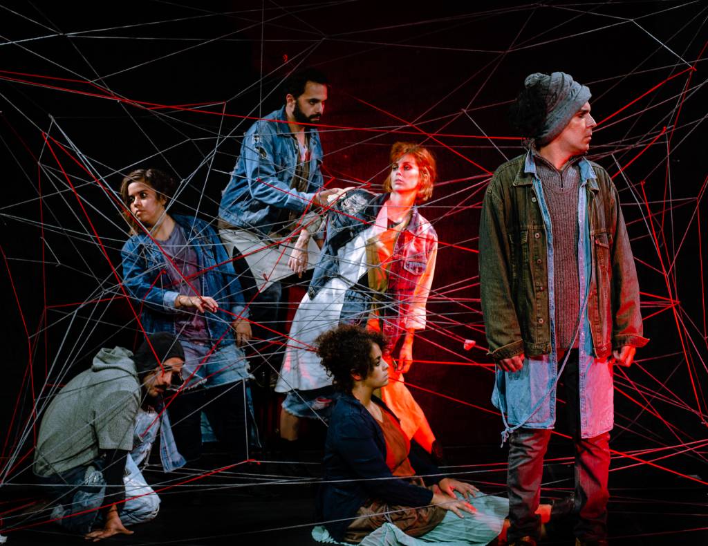 Palco virtual: cinco peças de teatro para assistir sem sair de casa