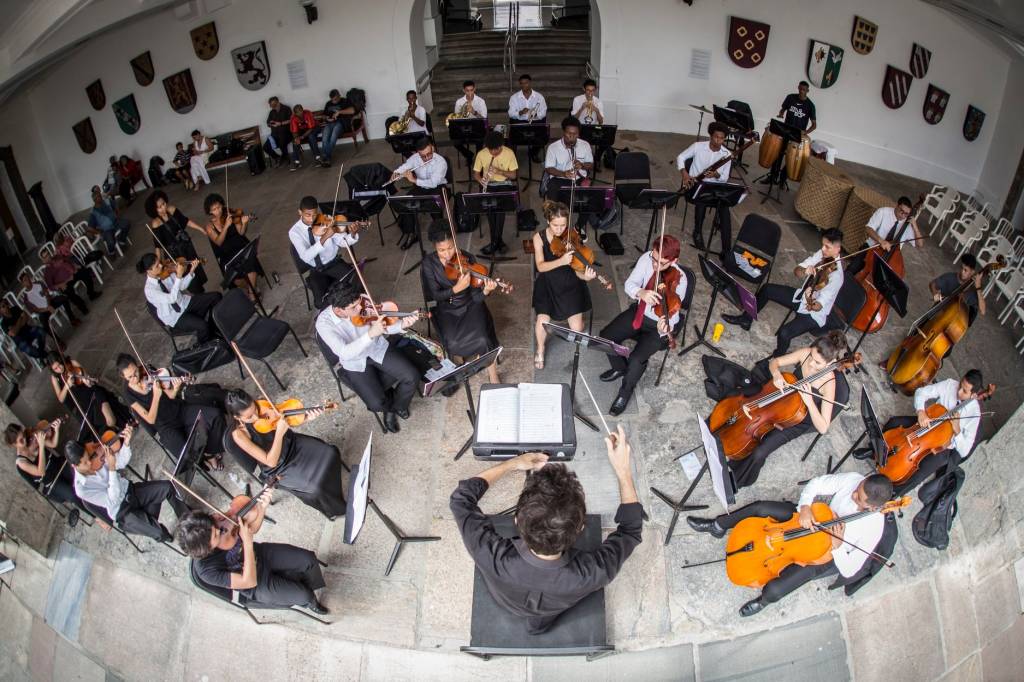 Alunos de orquestra gravam vídeo emocionante de canção de Pixinguinha. Assista!