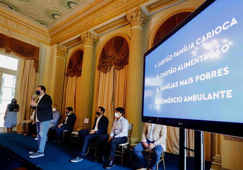 Covid-19: Paes anuncia auxílio emergencial para 900 000 pessoas no Rio