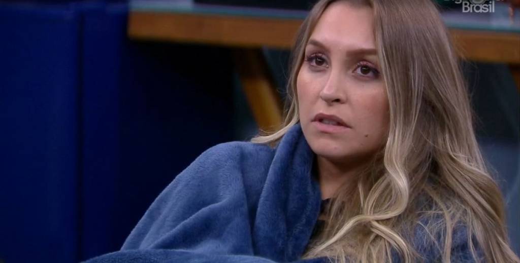 Carla Diaz está vendo as trairagens do BBB – e volta para se vingar