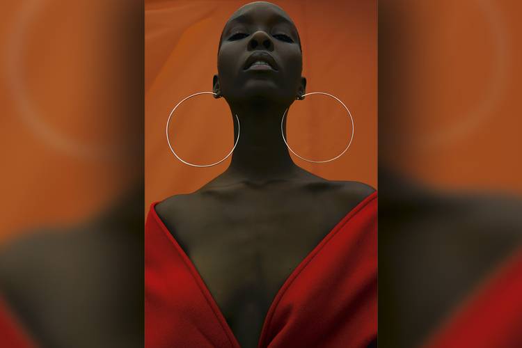 Mahany Pery: modelo de São Gonçalo brilha na Chanel