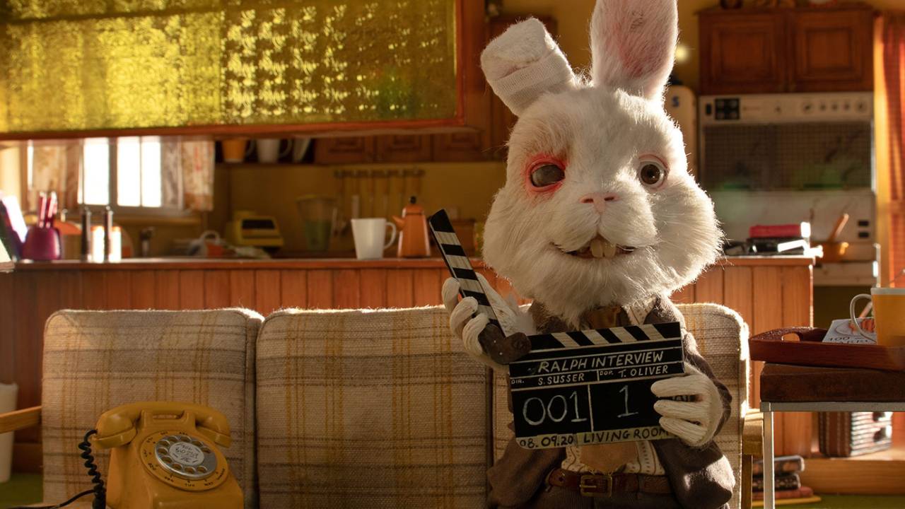 Animação do coelhinho Ralph, com manchas de sangue nos olhos