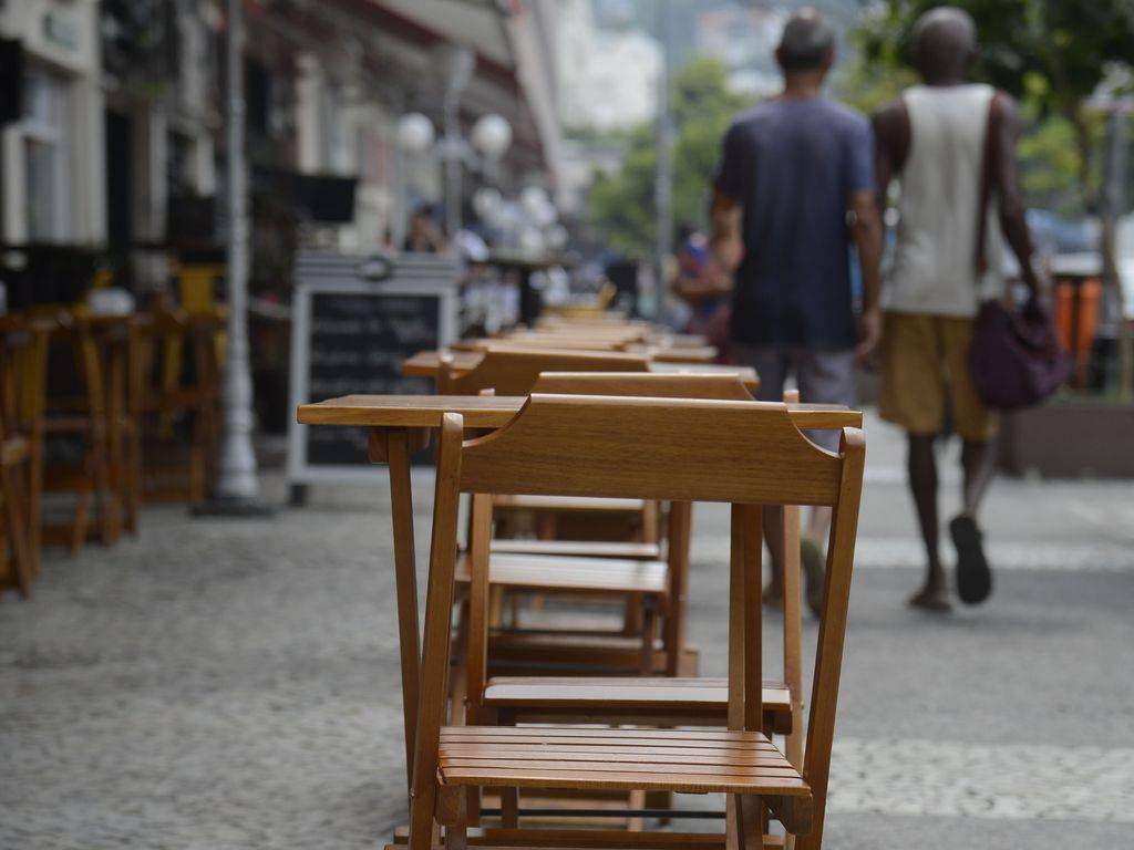 Tá liberado: bares e restaurantes poderão ocupar vagas de estacionamento