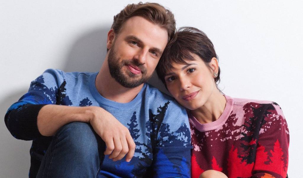 Cássio Reis, Juliana Knust e Sara Antunes em cartaz com peças on-line