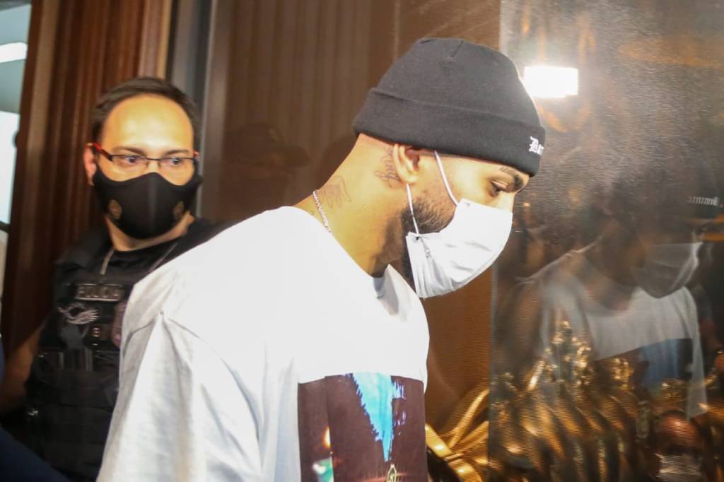 Flagra em cassino custou caro: Gabigol terá de pagar 110 000 reais
