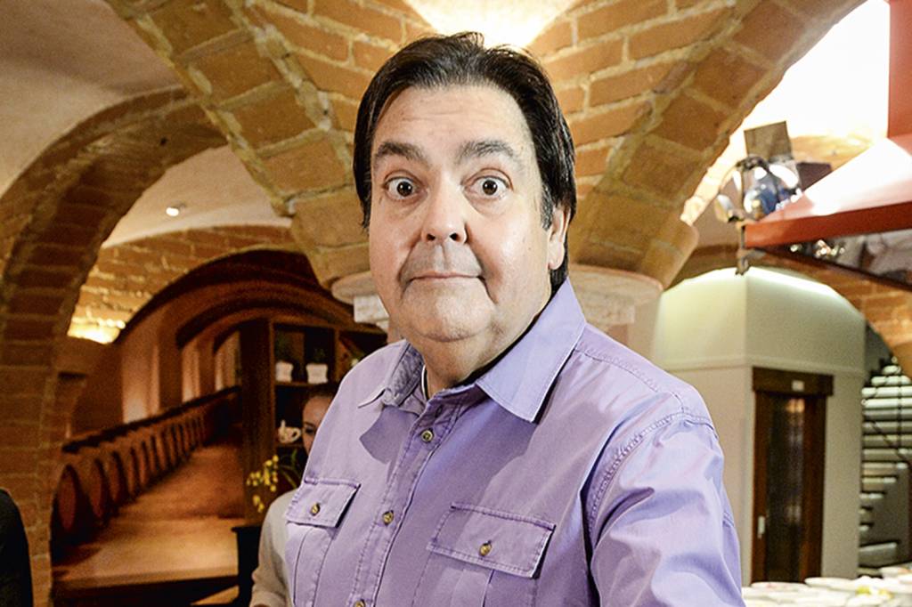 Ô loco meu! Faustão homenageia diretores da Band ao vivo, na Globo
