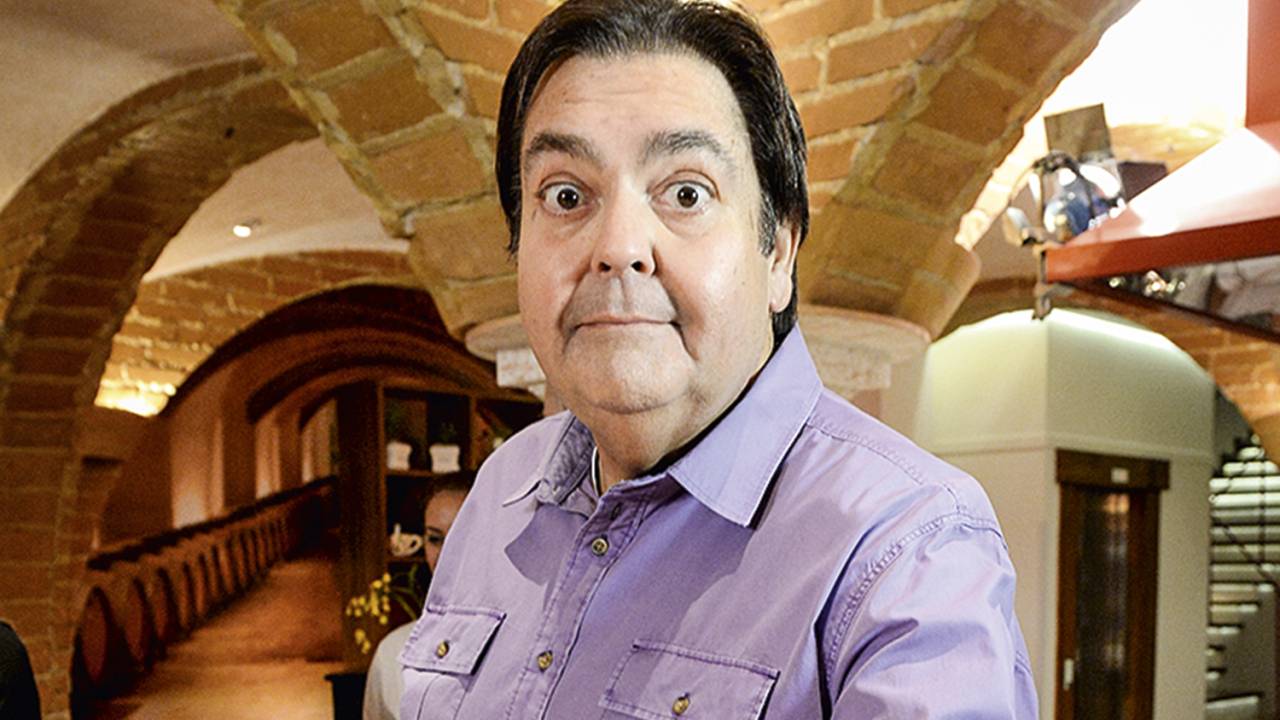 A imagem mostra o apresentador Fausto Silva