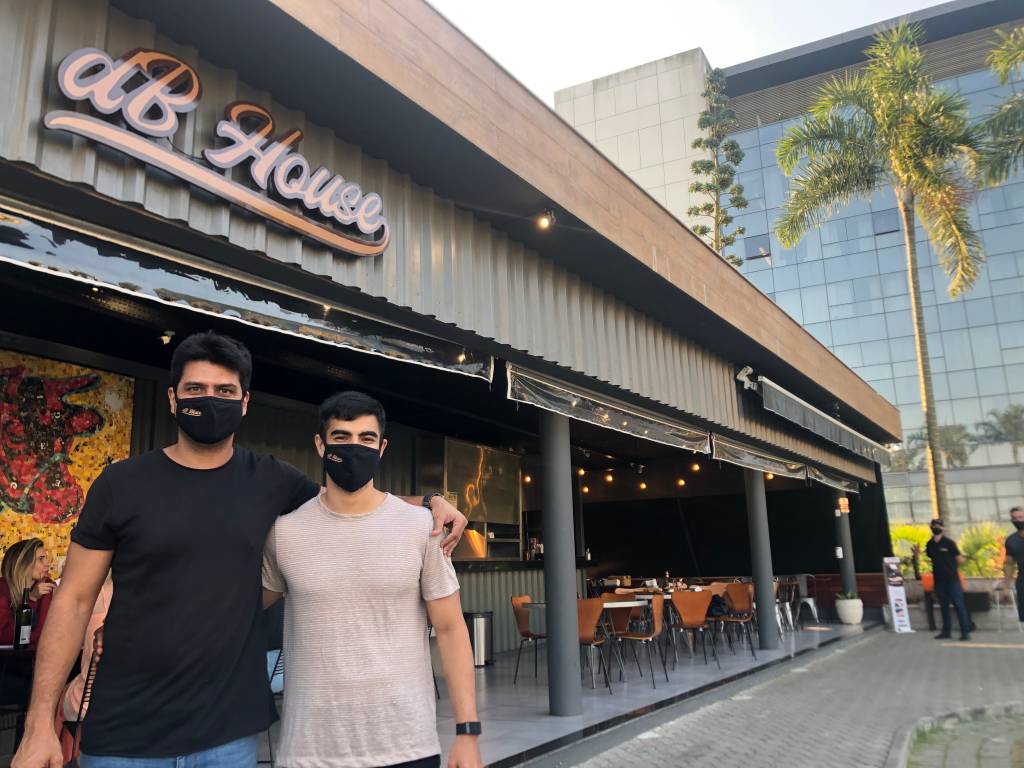 dB House: Um roteiro de carne, família e cinema