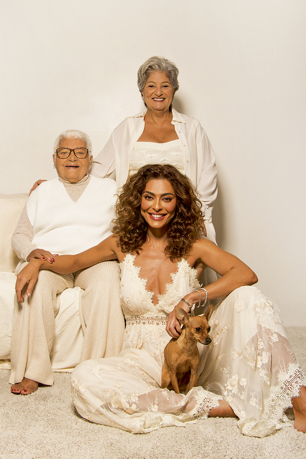 ju-paes-e-familia-credito-sergio-baia4.JPG Juliana Paes com a mãe e a avó, Regina e Íris: reencontro emocionado -