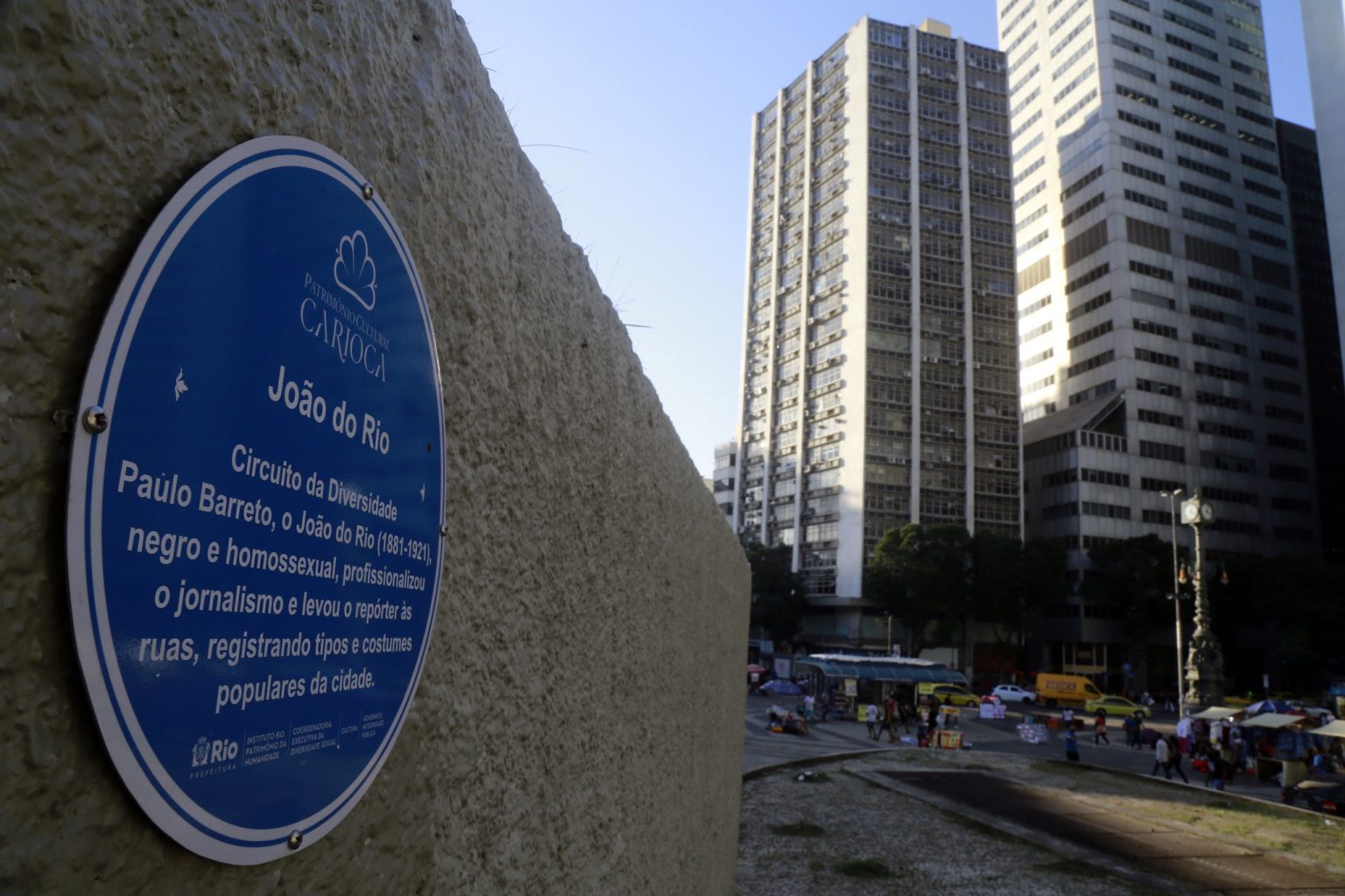 Placa homenageia o jornalista Jo&atilde;o do Rio
