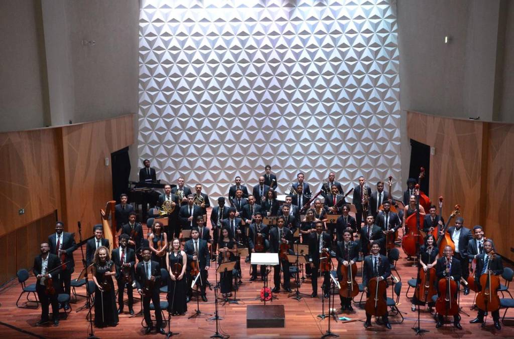 Cidade das Artes recebe o público em concerto de jovens músicos de favelas
