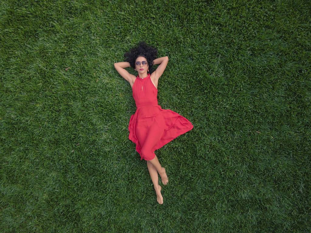 “Música cura”: Marisa Monte lança parceria com Chico Brown na quinta (10)