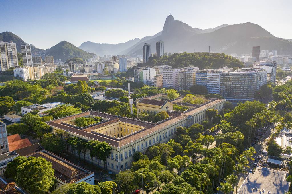 A UFRJ não pode parar: pesquisas resistem frente a falta de recursos