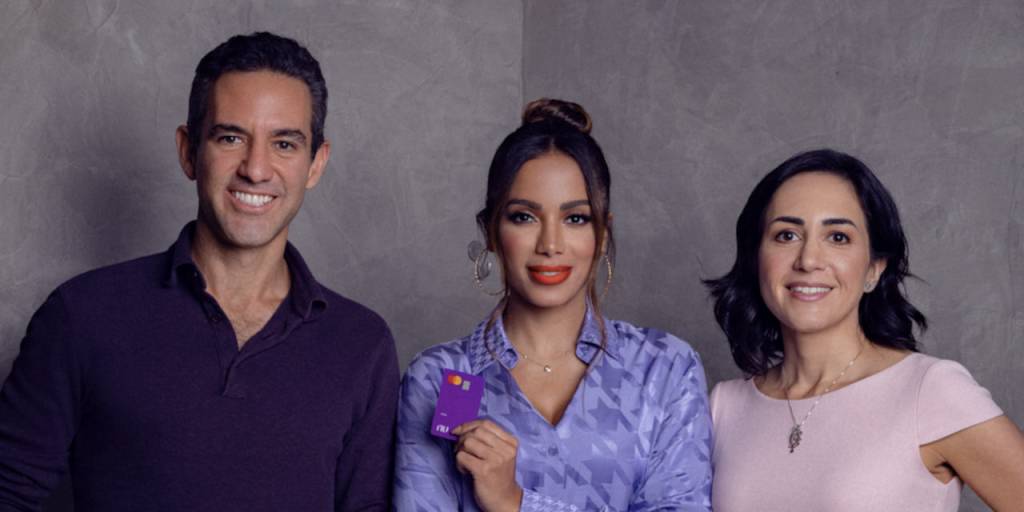 Anitta vira conselheira de banco e manda um ‘Fora Bolsonaro’ em seguida