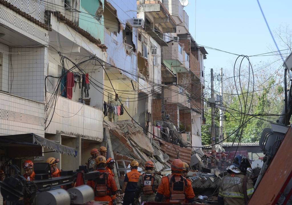 Escombros de prédio em Rio das Pedras