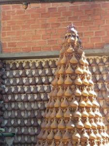 Chafariz feito com vasilhas da Nega Fulô: tratamento de água