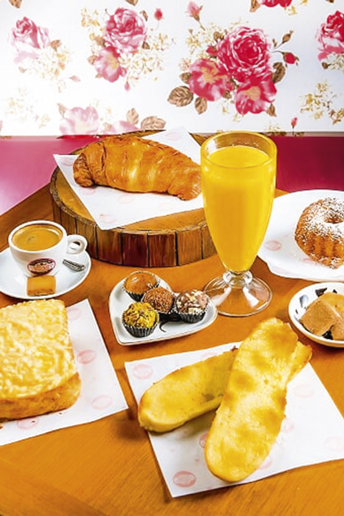 Café-completo-Filico.jpg2 Carolina Sales Café -