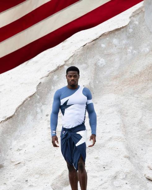 Uniforme no estilo super-her&oacute;i da Lib&eacute;ria assinado pelo estilista nova-iorquino Telfar Clemens, filho de liberianos