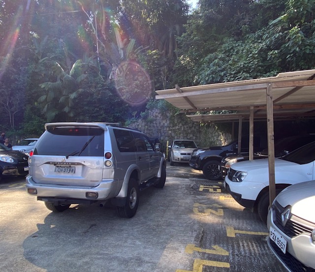 Estacionamento Marcio Vista Mar: coberto, e do lado do píer.