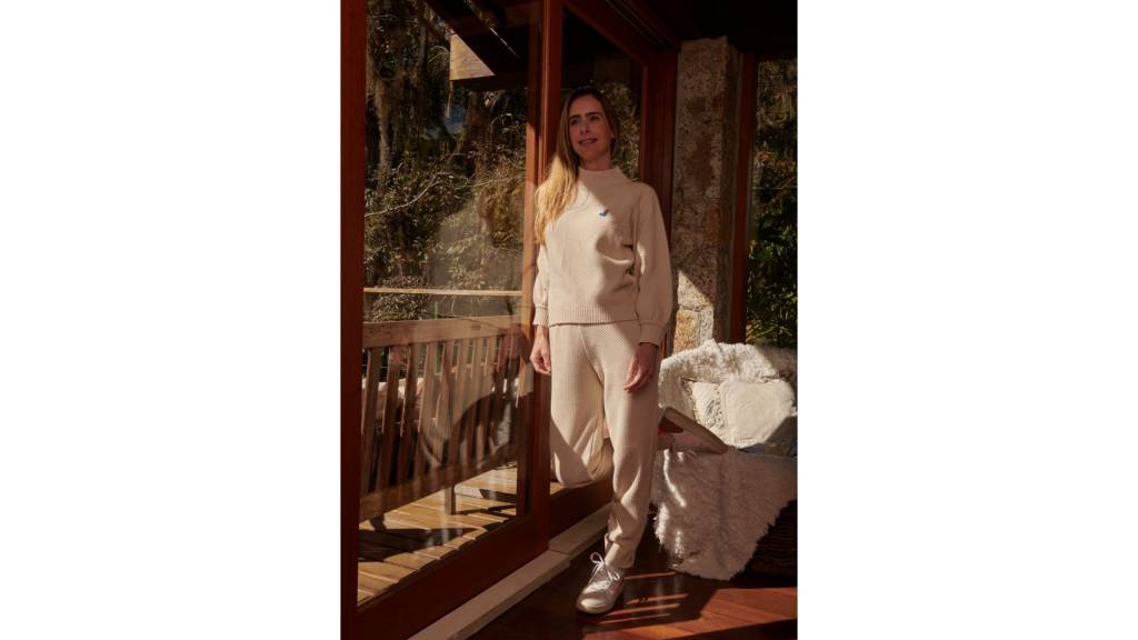 Julia Golldenzon, casaco (R$ 689) e cal&ccedil;a (R$ 729)