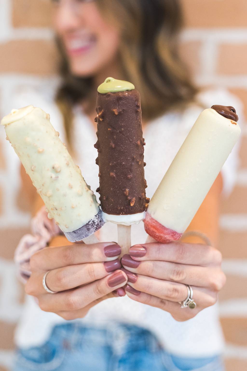 Delícia personalizada: loja de picolés recheáveis aporta na Barra