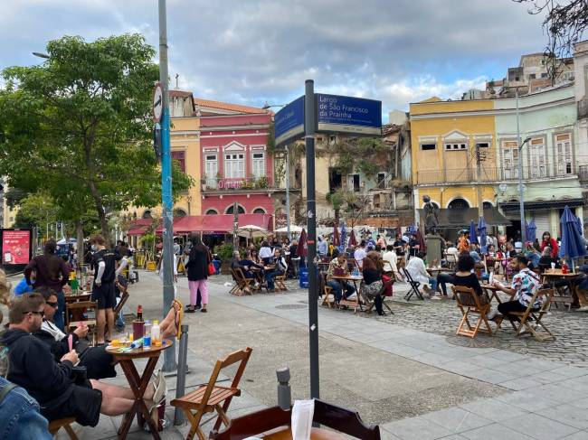 Largo da Prainha e bares O Pequeno Museu Carioca vai ocupar o imóvel de número 19 da praça com exposições de artistas locais.