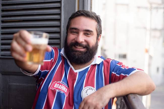 Raphael Vidal – Largo da Prainha O multi produtor/empreendedor Raphael Vidal, que está devolvendo `à cidade a alegria da ocupação criativa do Largo da Prainha.