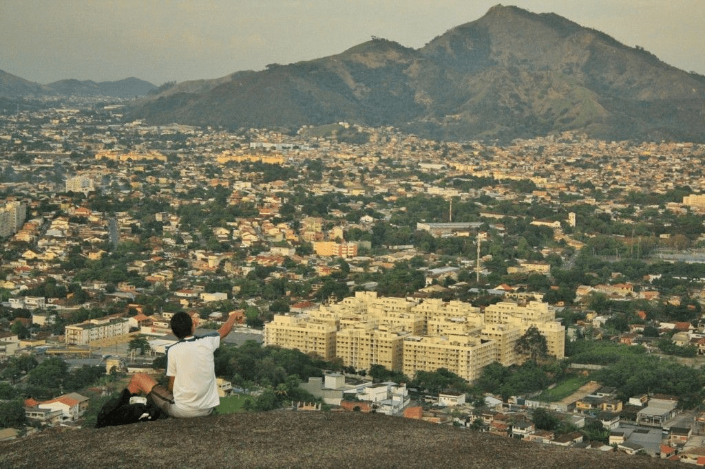 Estudo da Uerj aponta que facções e milícias do Rio estão mais parecidas