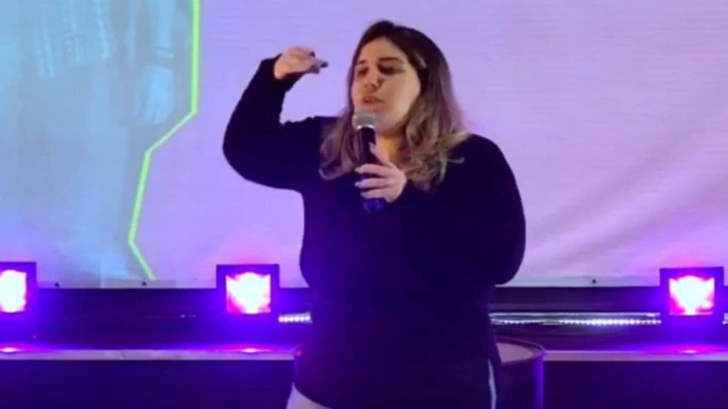 Mulher que criticou posts ‘com coisa de gente preta, de gay’ se retrata