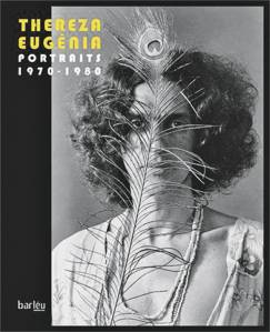 Caetano em sessão de fotos na casa de Thereza Eugênia: a imagem foi a escolhida para a capa do livro -