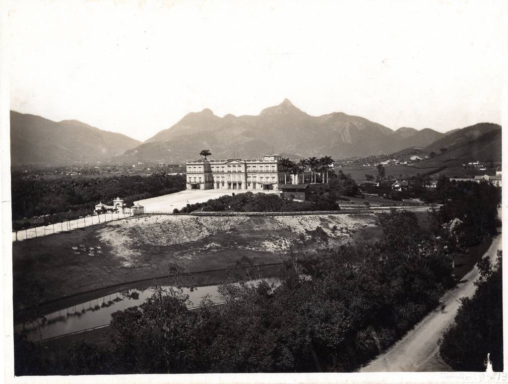51387140826_394b6aef1f_k Foto mostra o Museu Nacional no século dezenove