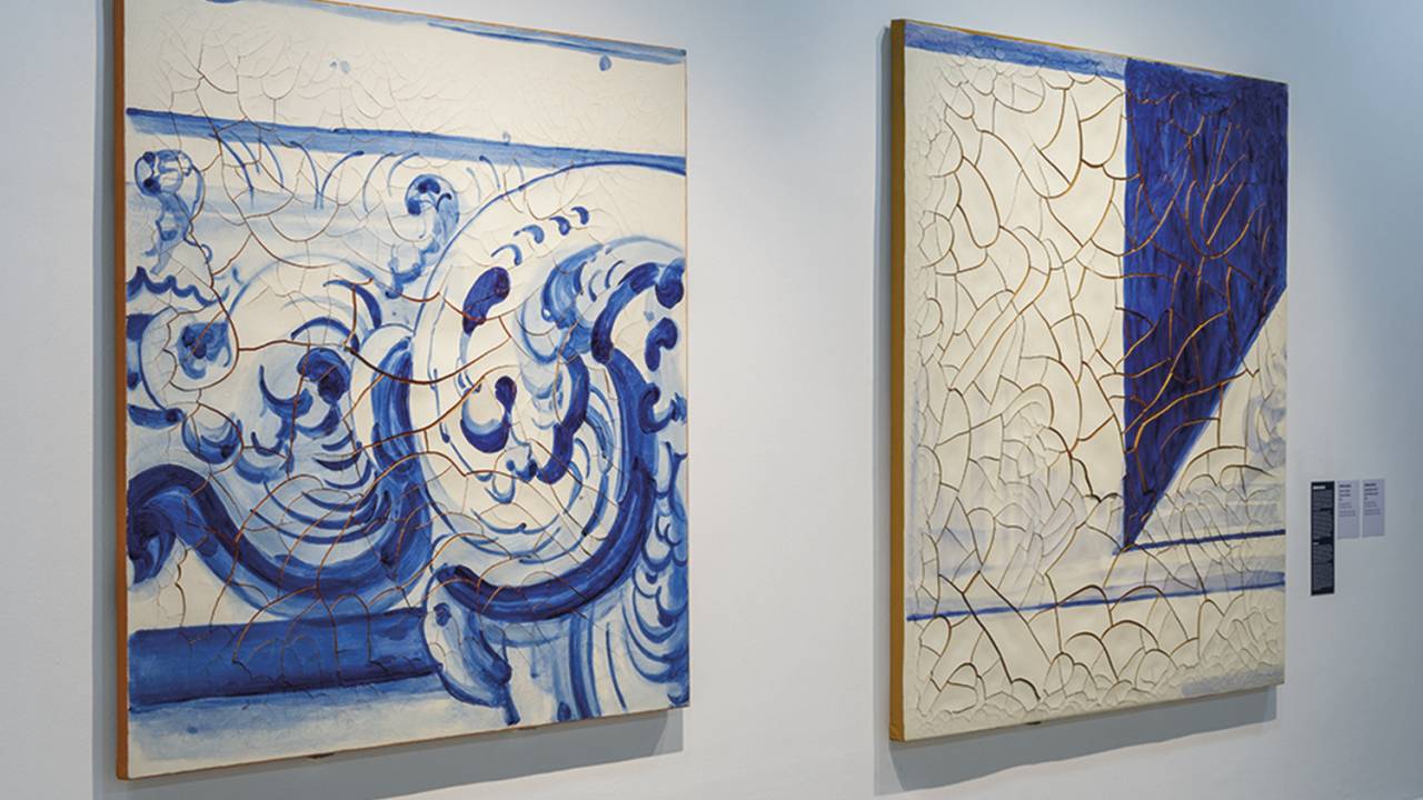 Voluta e Cercadura (2013) e Azulejão (Neoconcreto) (2016), de Adriana Varejão