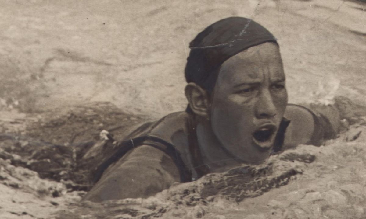 Foto mostra atleta Maria Lenk em preto e branco