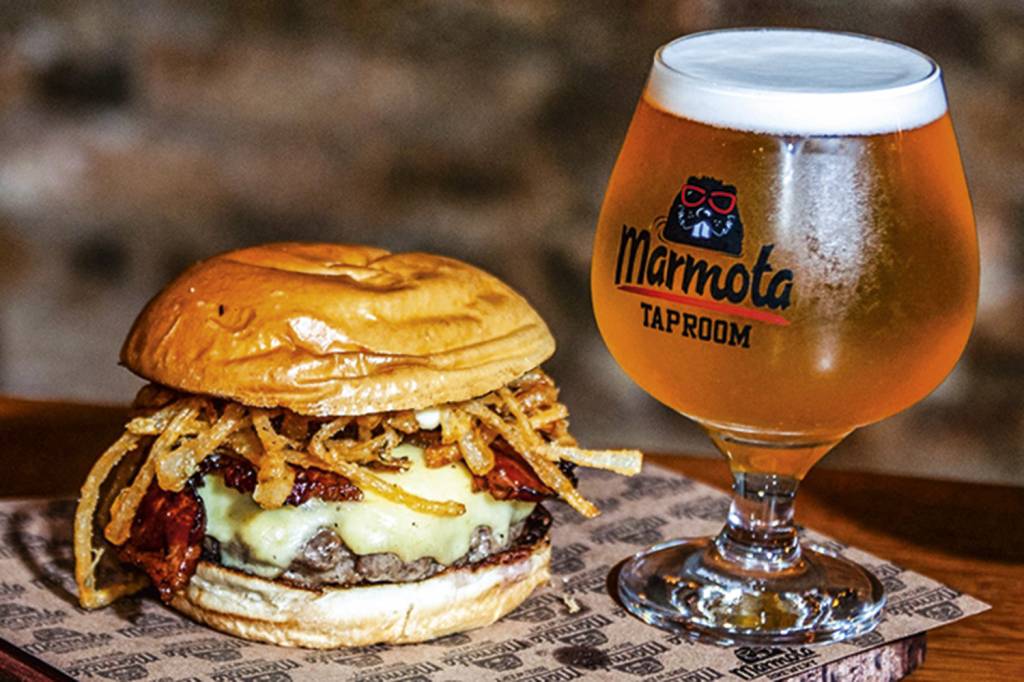 Cervejaria artesanal Marmota Brewery abre bar e fábrica na Lapa